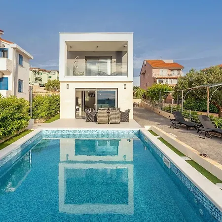 Marionella Villa *