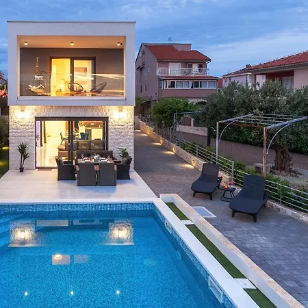 Marionella Villa *
